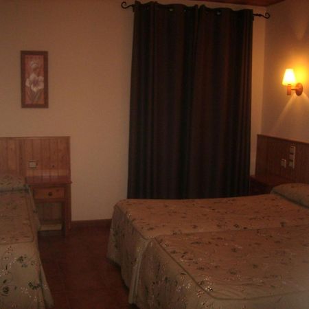 Hostal Pernalle Erill la Vall Bagian luar foto
