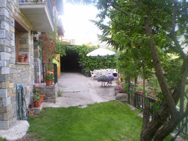 Hostal Pernalle Erill la Vall Bagian luar foto