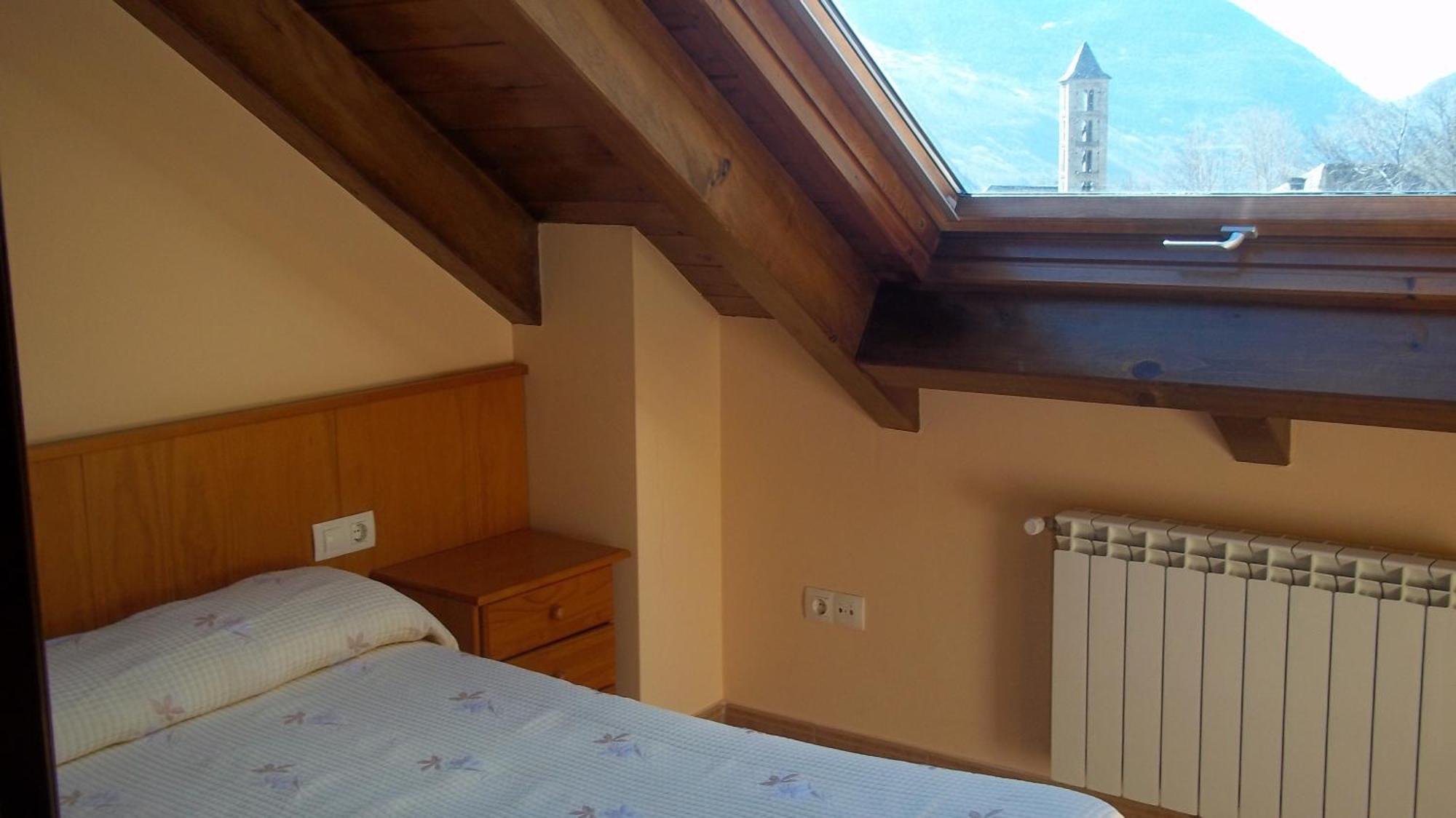 Hostal Pernalle Erill la Vall Bagian luar foto