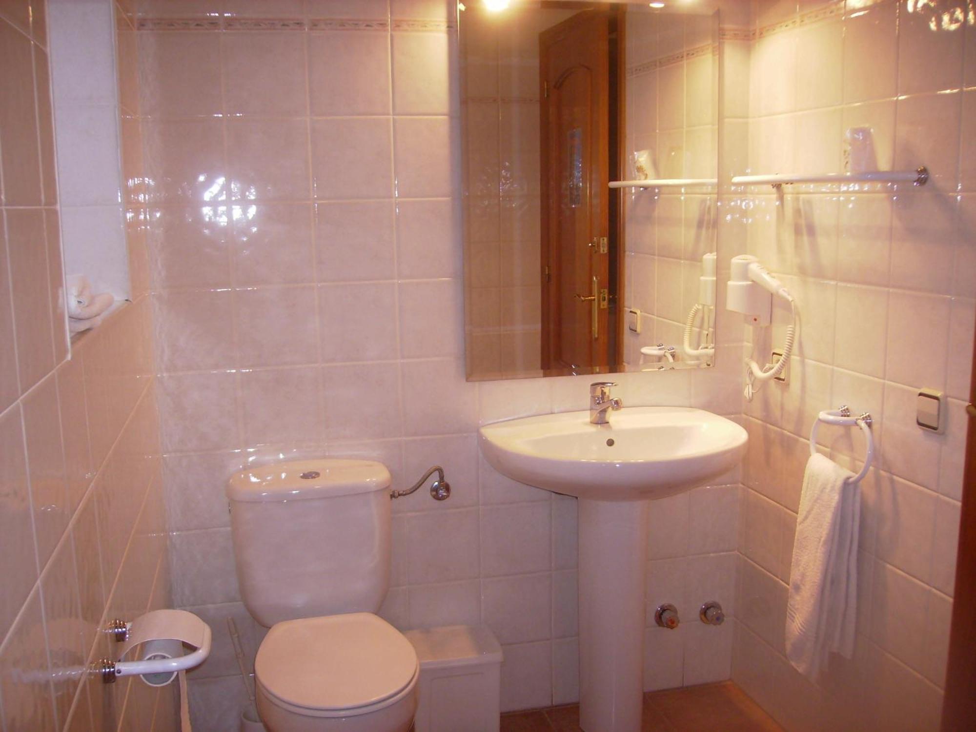 Hostal Pernalle Erill la Vall Bagian luar foto