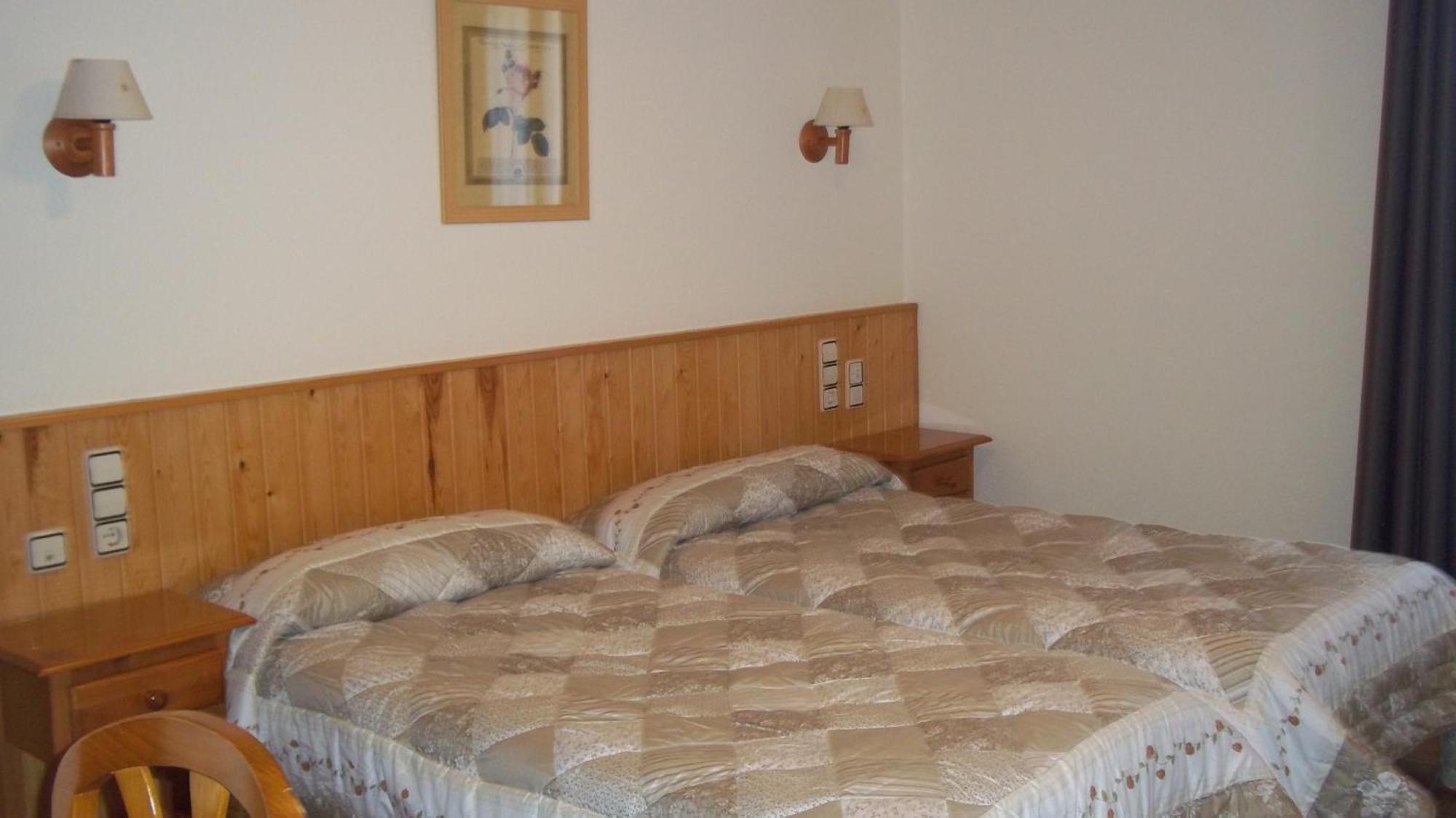 Hostal Pernalle Erill la Vall Bagian luar foto