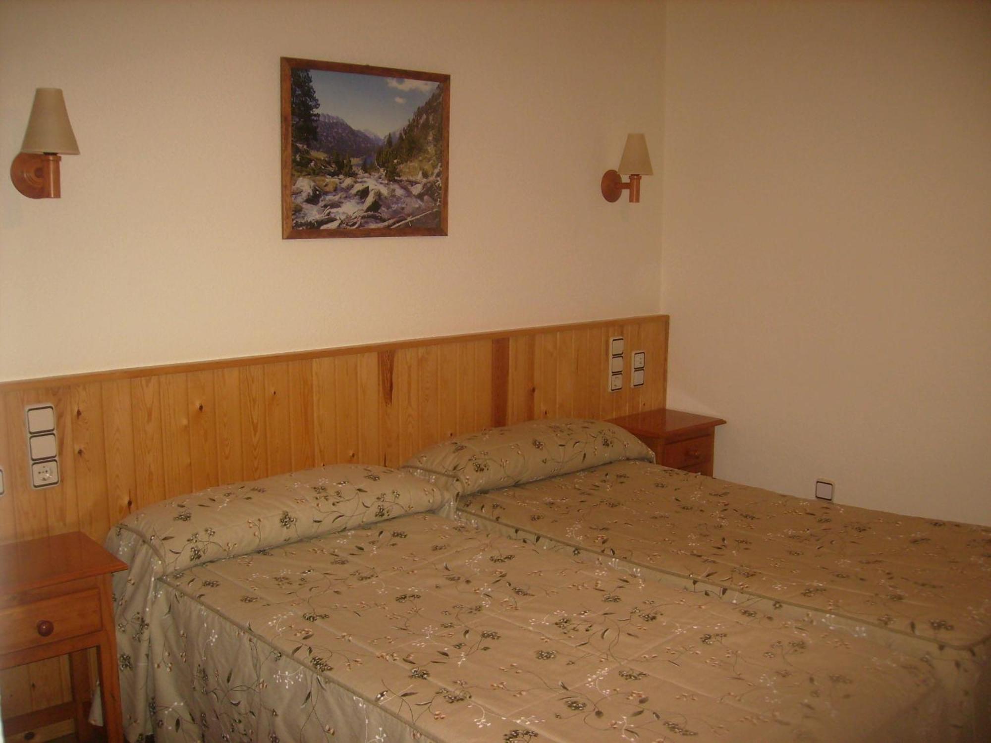 Hostal Pernalle Erill la Vall Bagian luar foto