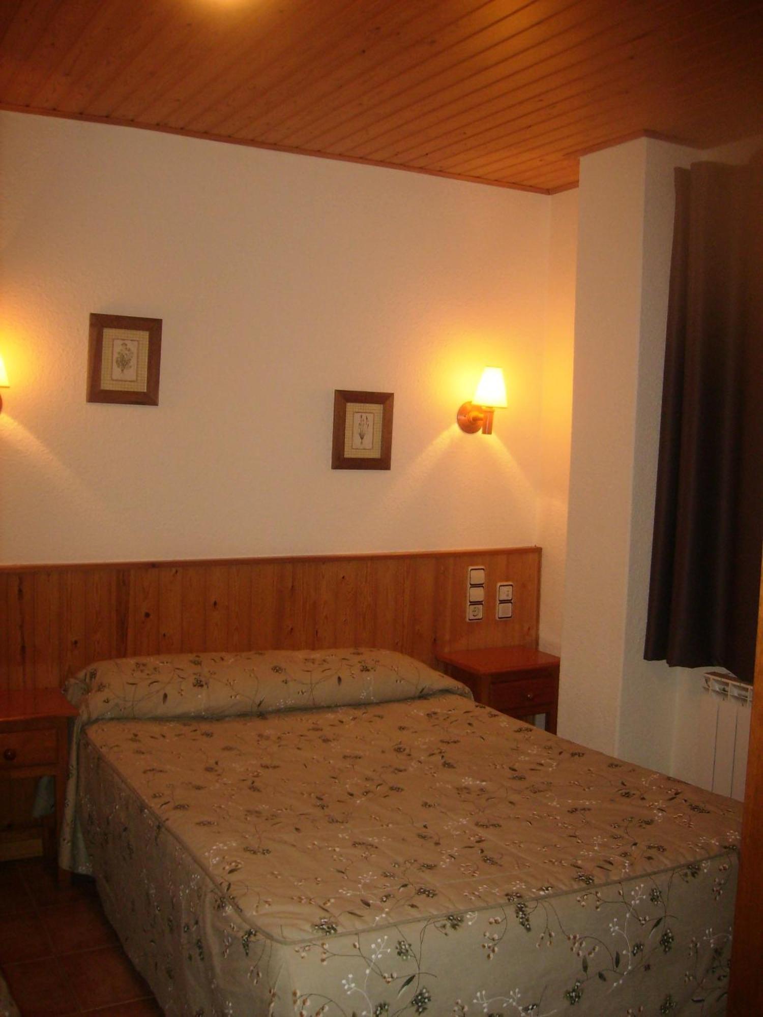 Hostal Pernalle Erill la Vall Bagian luar foto