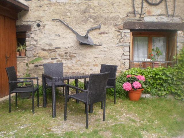 Hostal Pernalle Erill la Vall Bagian luar foto