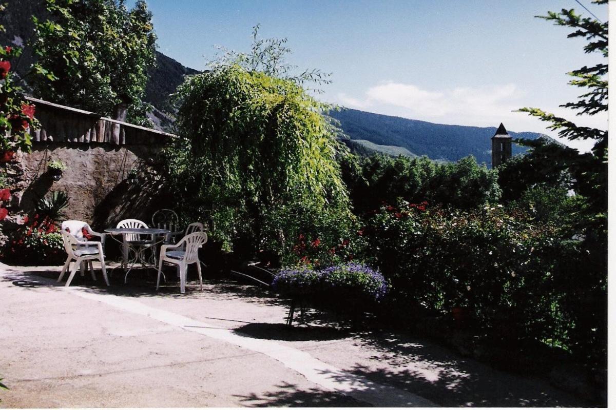 Hostal Pernalle Erill la Vall Bagian luar foto