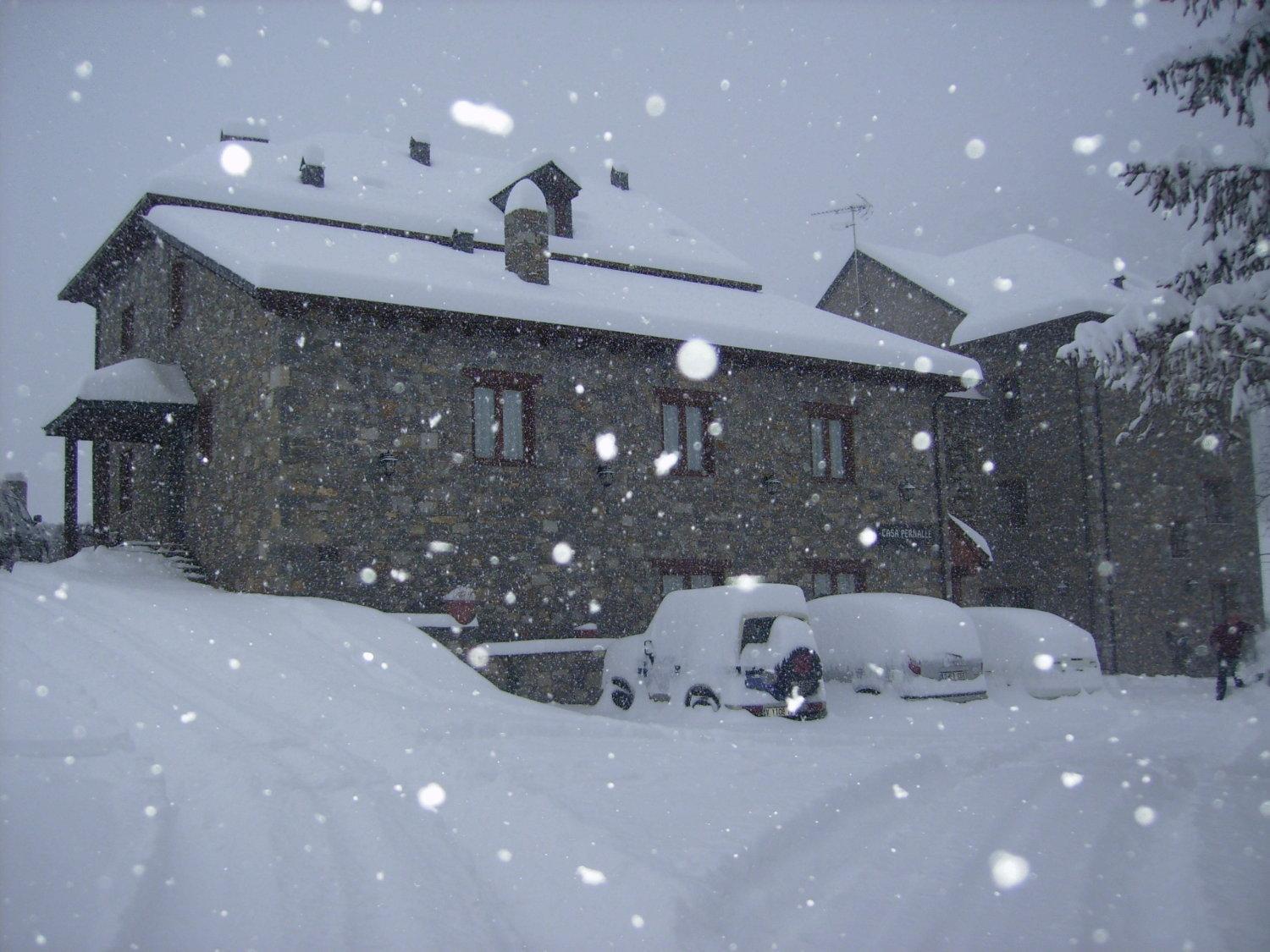 Hostal Pernalle Hotel Erill la Vall Bagian luar foto