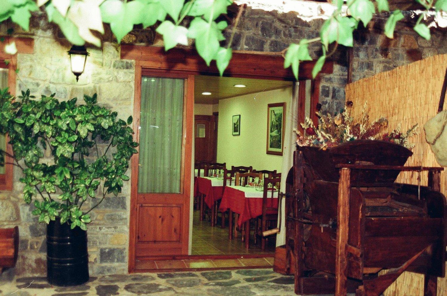 Hostal Pernalle Erill la Vall Bagian luar foto