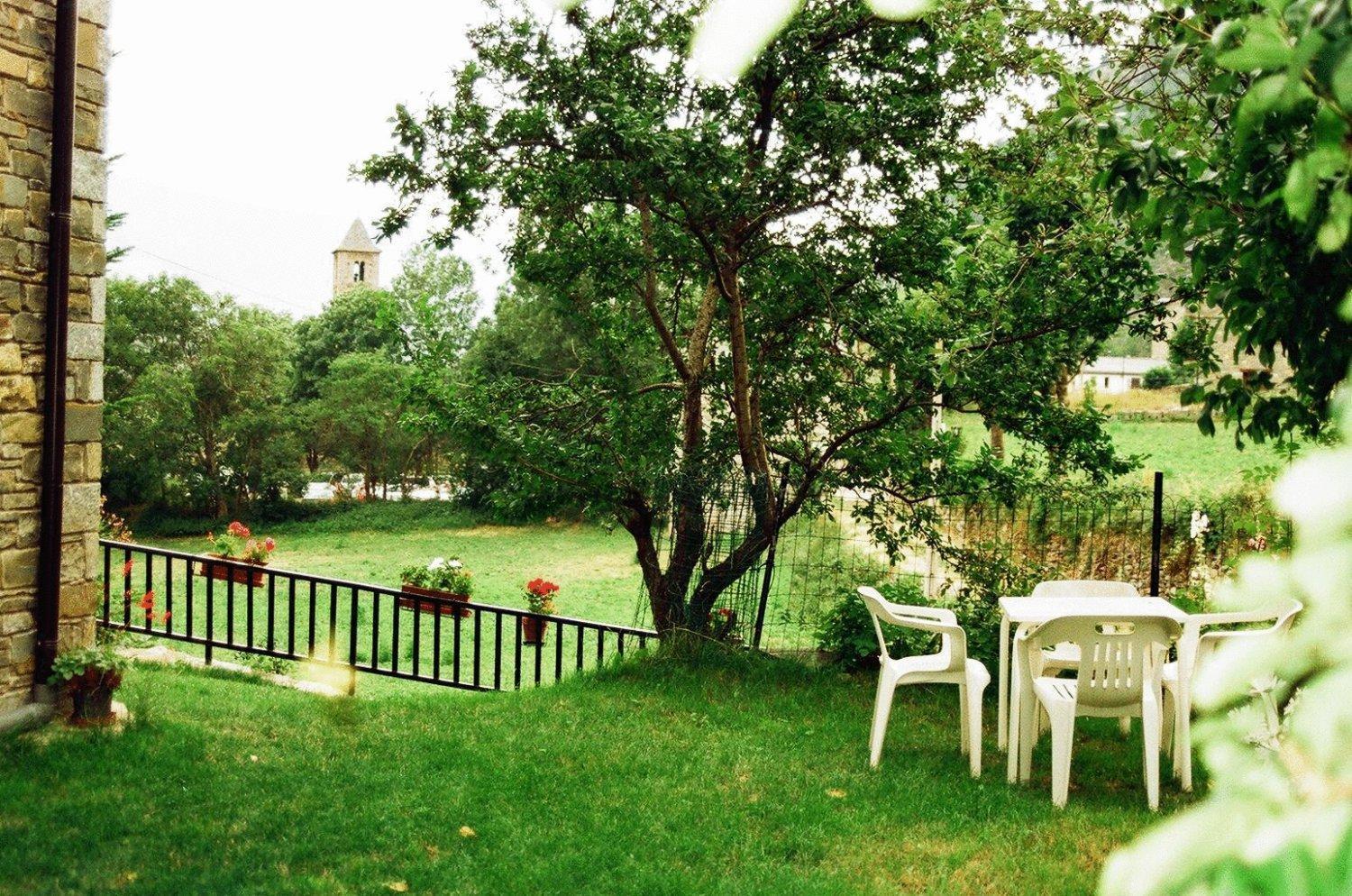 Hostal Pernalle Erill la Vall Bagian luar foto