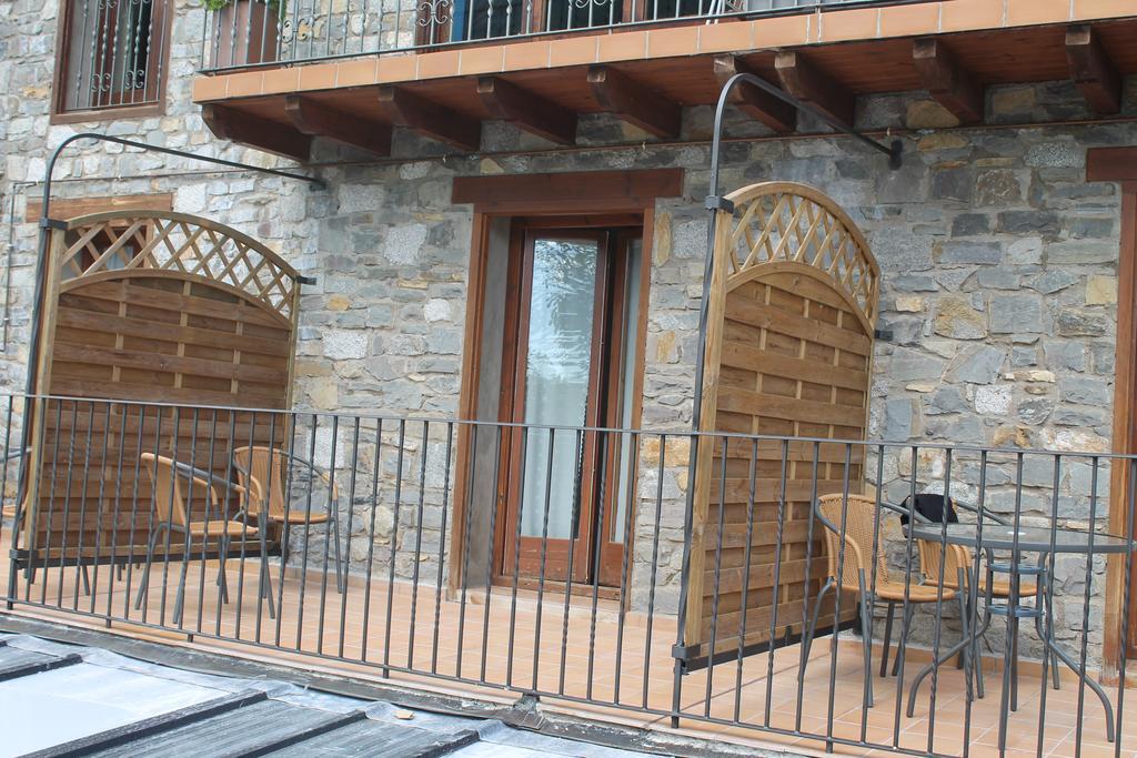 Hostal Pernalle Erill la Vall Bagian luar foto
