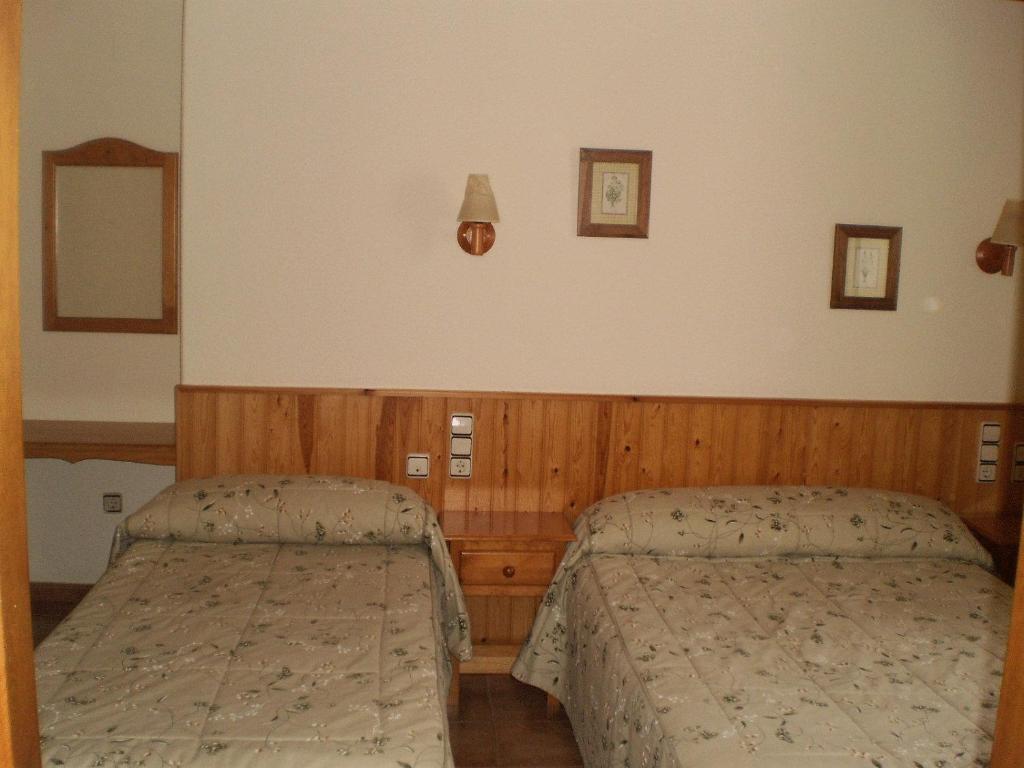 Hostal Pernalle Erill la Vall Bagian luar foto